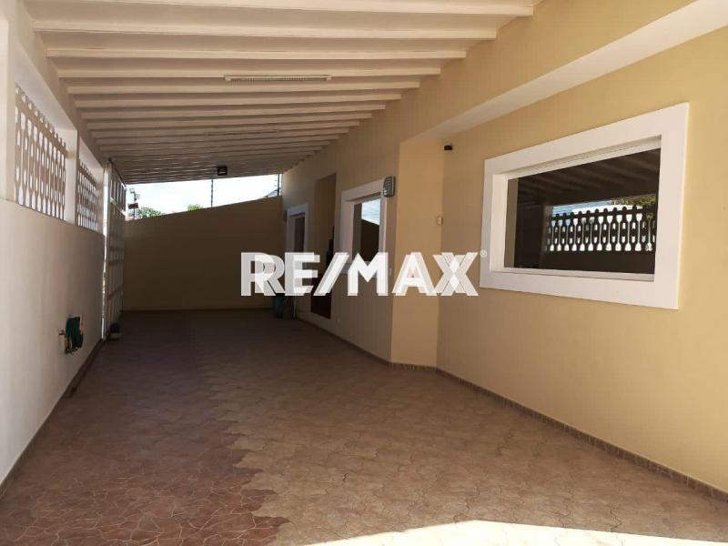 En Alquiler Casa o TownHouse Puerta Maraven, Punto Fijo, Estado Falcon, Carirubana VEN