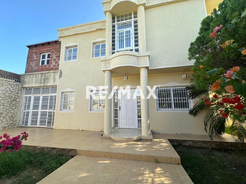 En Venta Casa o TownHouse Urb. Los Corales, Santa Irene, Punto Fijo, Estado Falcon