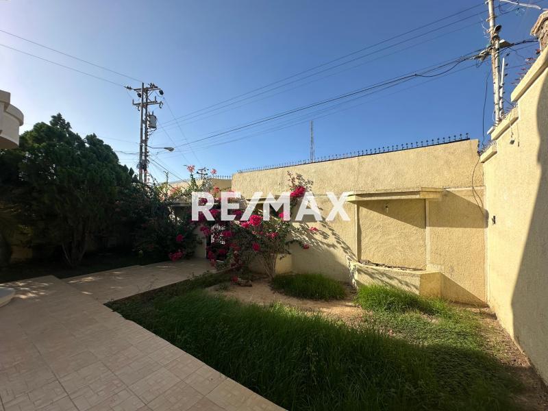 En Venta Casa o TownHouse Urb. Los Corales, Santa Irene, Punto Fijo, Estado Falcon