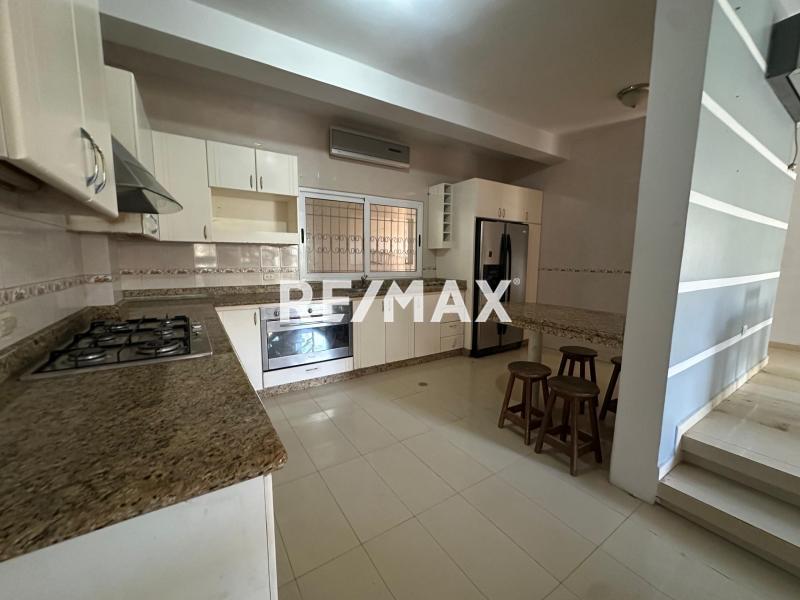 En Venta Casa o TownHouse Urb. Los Corales, Santa Irene, Punto Fijo, Estado Falcon