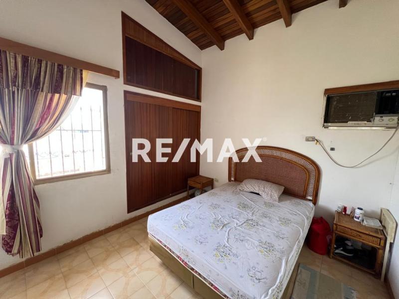 En Venta Casa o TownHouse Urb. Los Corales, Santa Irene, Punto Fijo, Estado Falcon