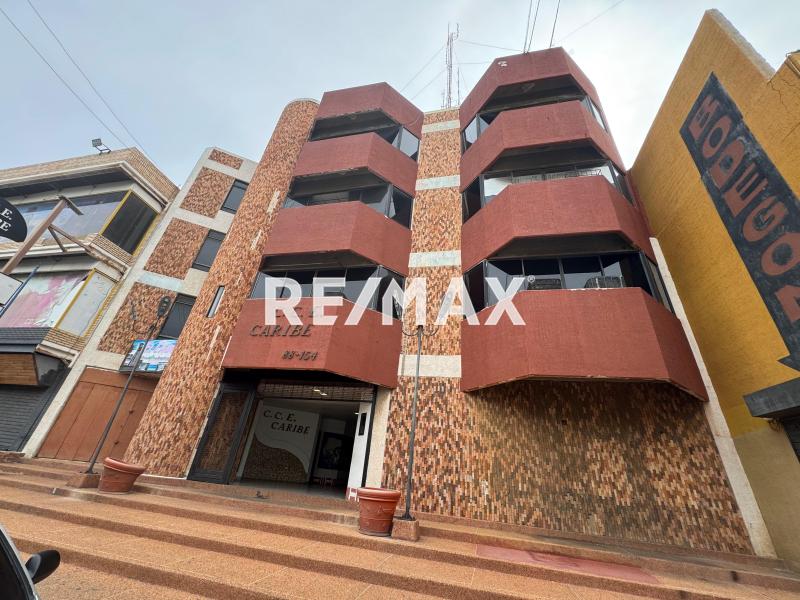 En Alquiler Local Comercial Centro de Punto Fijo.