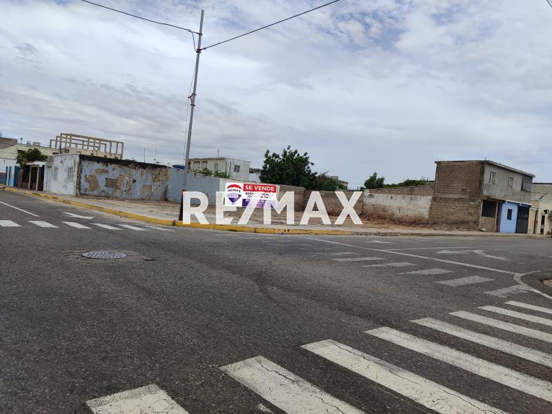 En Venta Terreno y Parcela Centro de Punto Fijo.