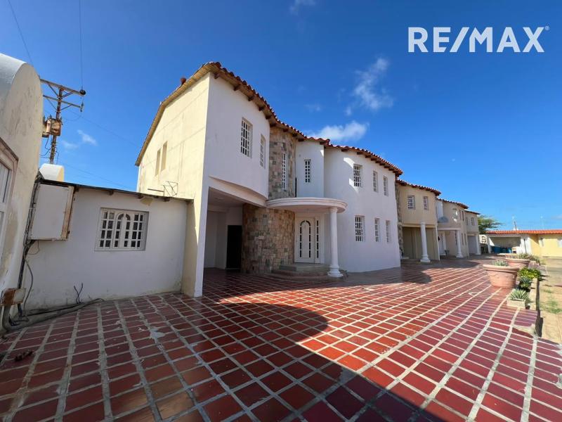 En Venta Casa o TownHouse Puerta Maraven, Calle Cabure