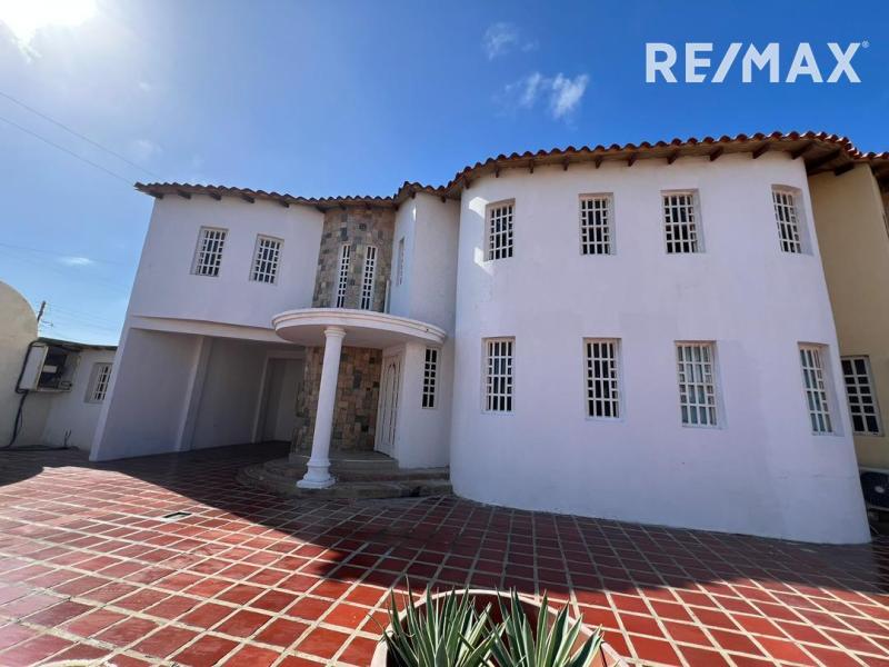 En Venta Casa o TownHouse Puerta Maraven, Calle Cabure