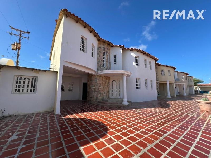 En Venta Casa o TownHouse Puerta Maraven, Calle Cabure