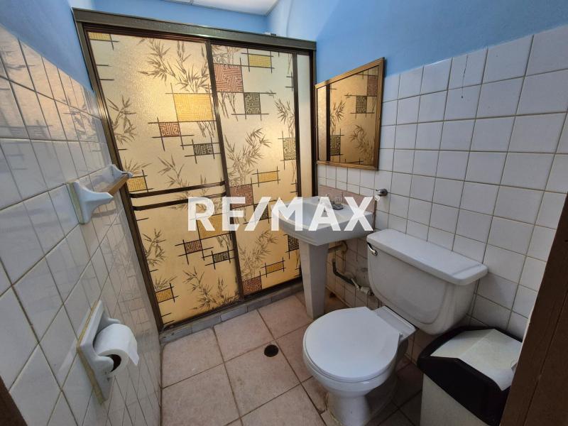 En Venta Casa o TownHouse Calle principal de antiguo eropuerto casa 25