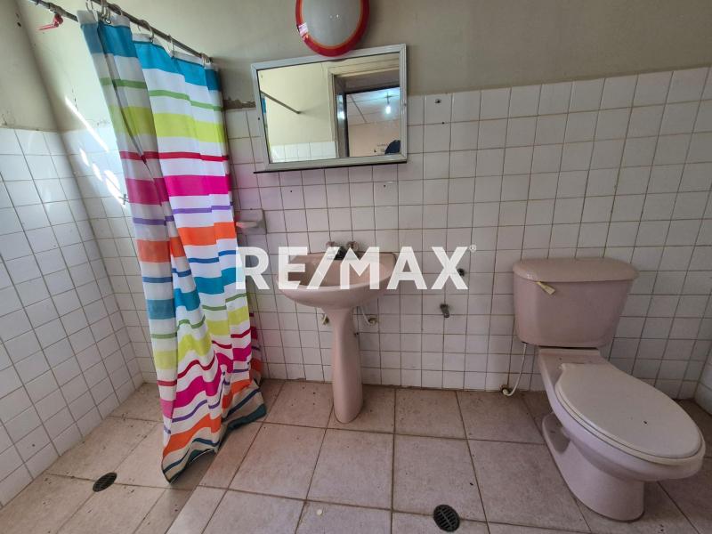 En Venta Casa o TownHouse Calle principal de antiguo eropuerto casa 25