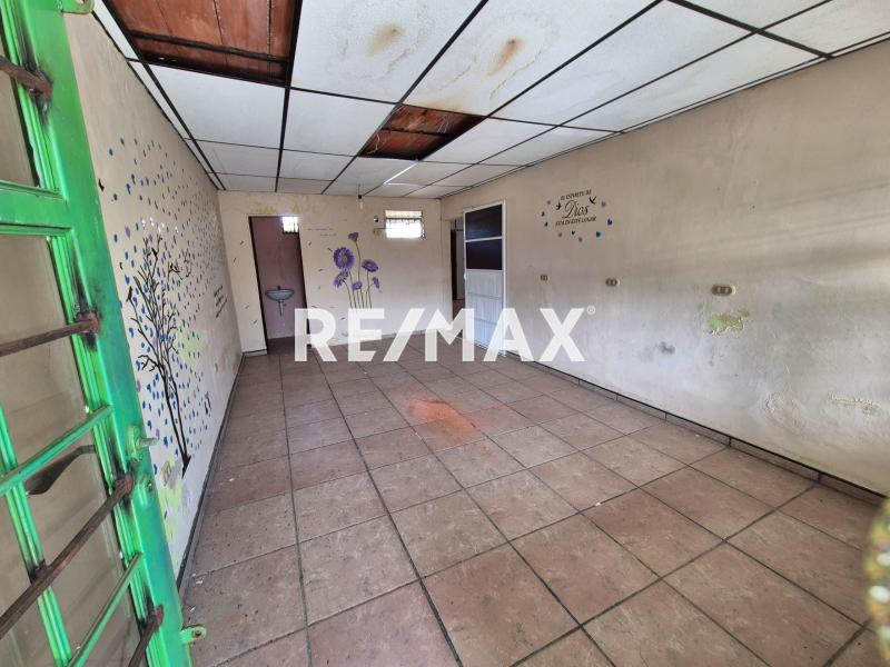 En Venta Casa o TownHouse Calle principal de antiguo eropuerto casa 25