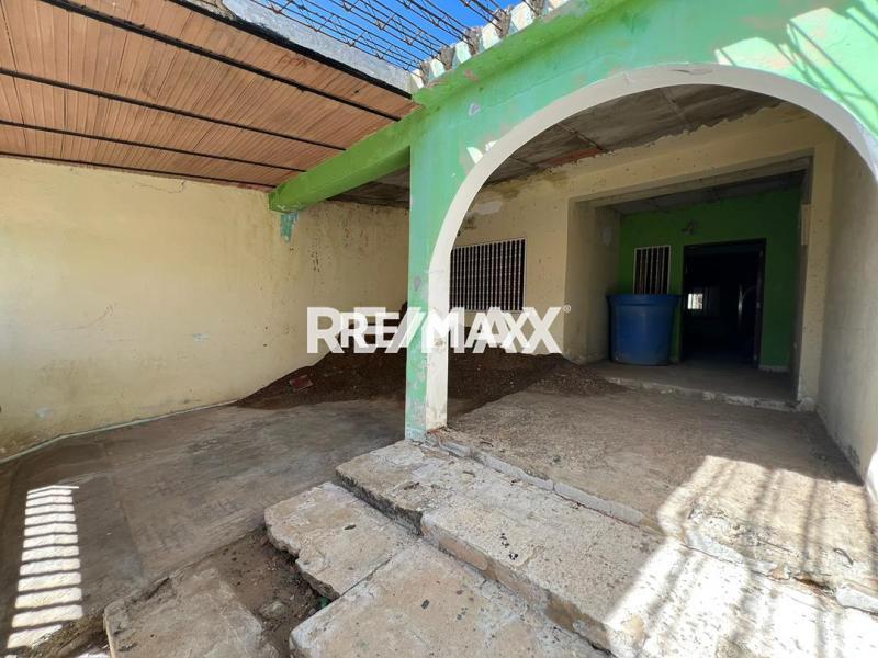 En Venta Casa o TownHouse Calle principal de antiguo eropuerto casa 25