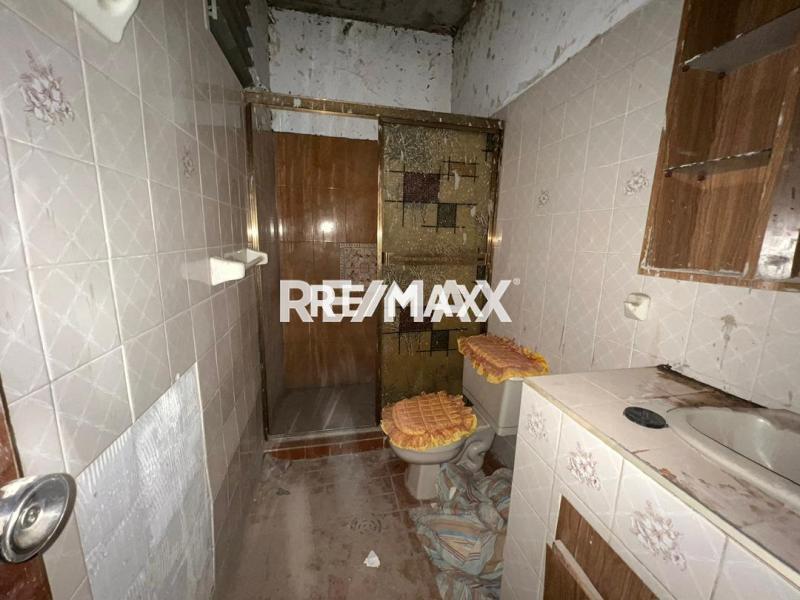 En Venta Casa o TownHouse Calle principal de antiguo eropuerto casa 25