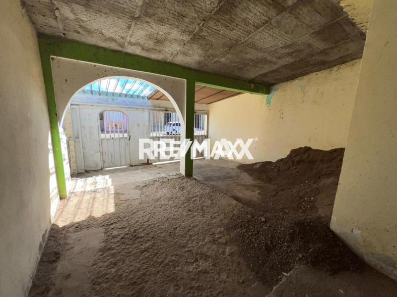 En Venta Casa o TownHouse Calle principal de antiguo eropuerto casa 25