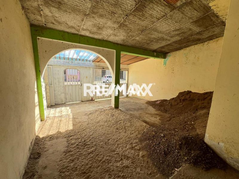 En Venta Casa o TownHouse Calle principal de antiguo eropuerto casa 25