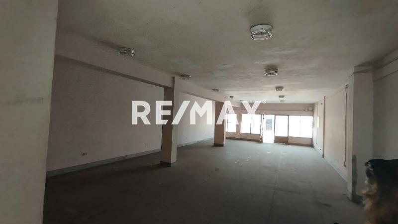 En Alquiler Local Comercial Av. Jacinto Lara, Punto Fijo, Estado Falcón