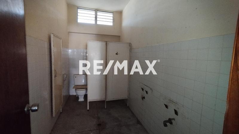 En Alquiler Local Comercial Av. Jacinto Lara, Punto Fijo, Estado Falcón