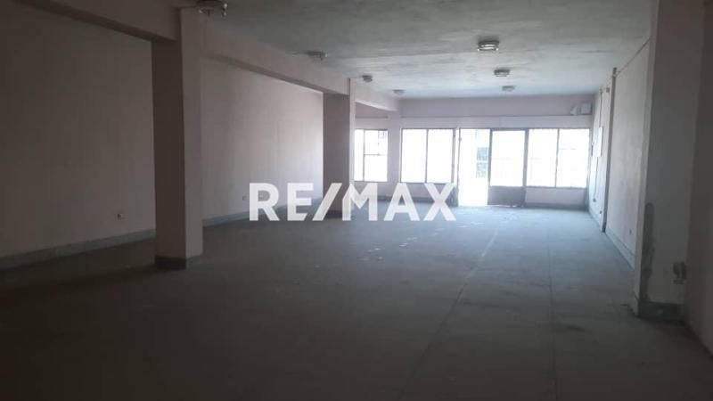 En Alquiler Local Comercial Av. Jacinto Lara, Punto Fijo, Estado Falcón