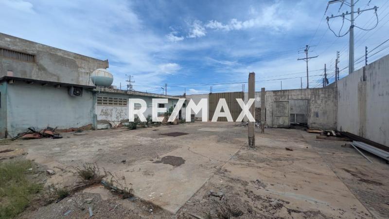 En Venta Local Industrial y Galpón Urb. Zarabón, Punto Fijo, Estado Falcón