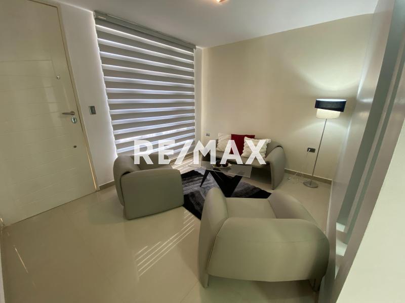 En Venta Casa o TownHouse avenida ollarvides puerta maraven