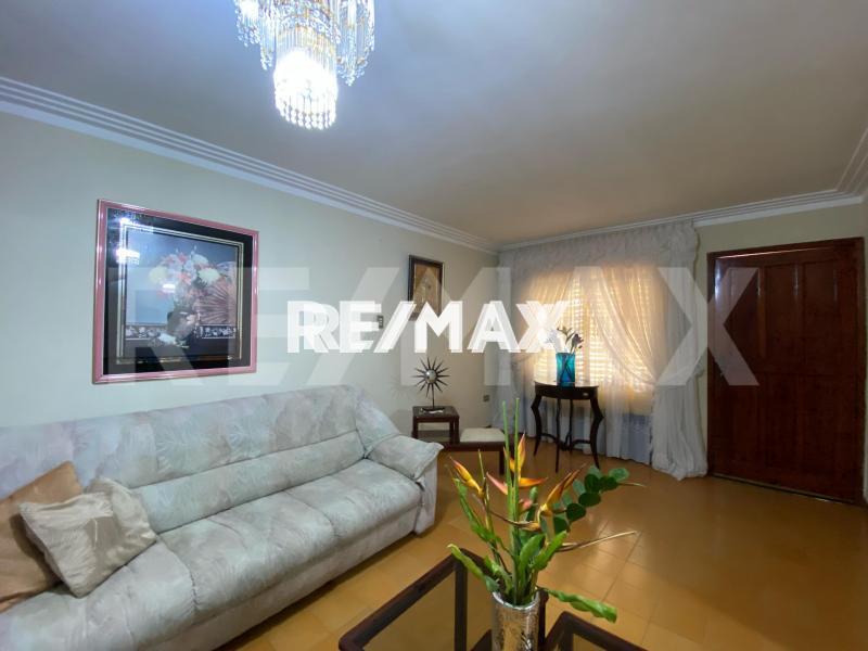 En Venta Casa o TownHouse avenida ollarvides puerta maraven