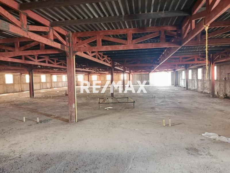 En Venta Edificio Avenida Santa Irene, Punto Fijo, Falcón, 4102, VEN