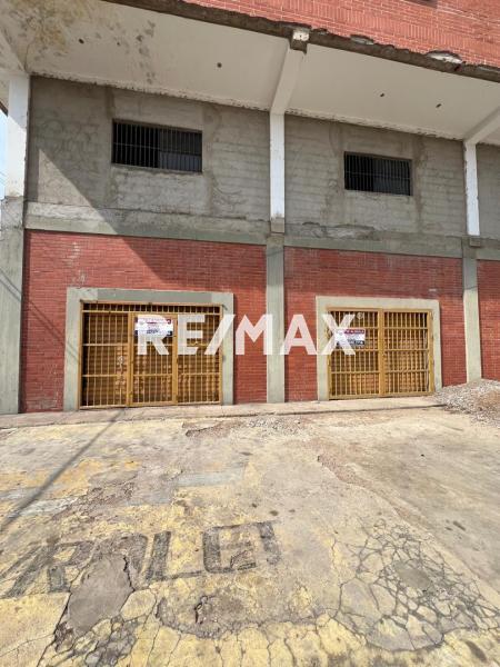 En Alquiler Local Comercial Ave Ollarvides , Centro Comercial Cacique