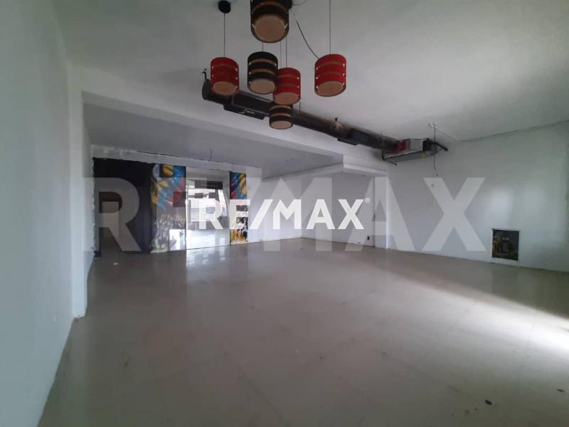 En Alquiler Local Comercial Ave Ollarvides , Centro Comercial Cacique