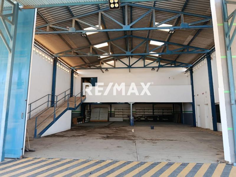 En Alquiler Local Industrial y Galpón Avenida Ollarvides, Puerta Maraven, Cardón, Falcón, 4154, VEN