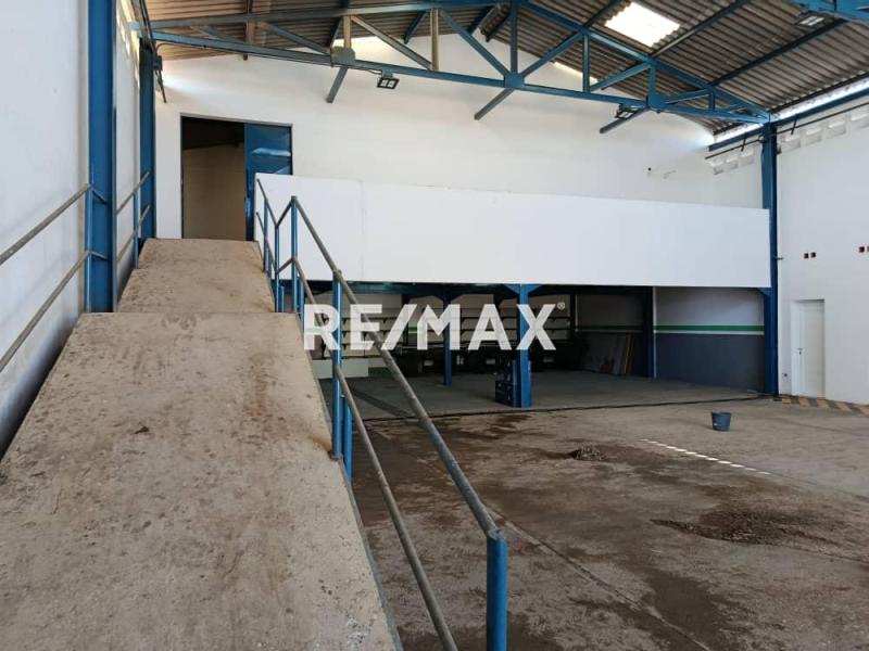 En Alquiler Local Industrial y Galpón Avenida Ollarvides, Puerta Maraven, Cardón, Falcón, 4154, VEN