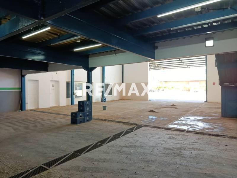 En Alquiler Local Industrial y Galpón Avenida Ollarvides, Puerta Maraven, Cardón, Falcón, 4154, VEN