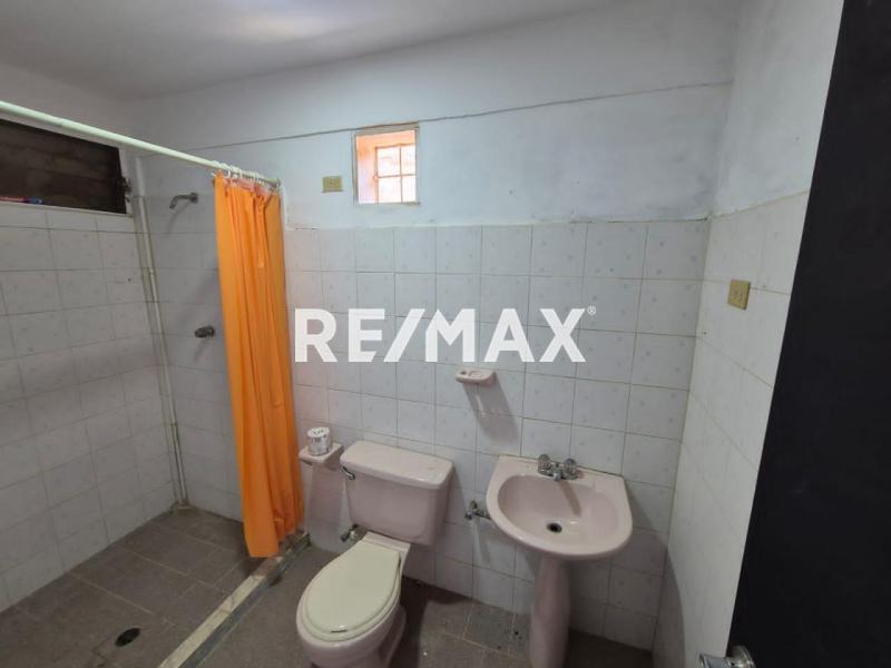 En Alquiler Local Industrial y Galpón Avenida Ollarvides, Puerta Maraven, Cardón, Falcón, 4154, VEN