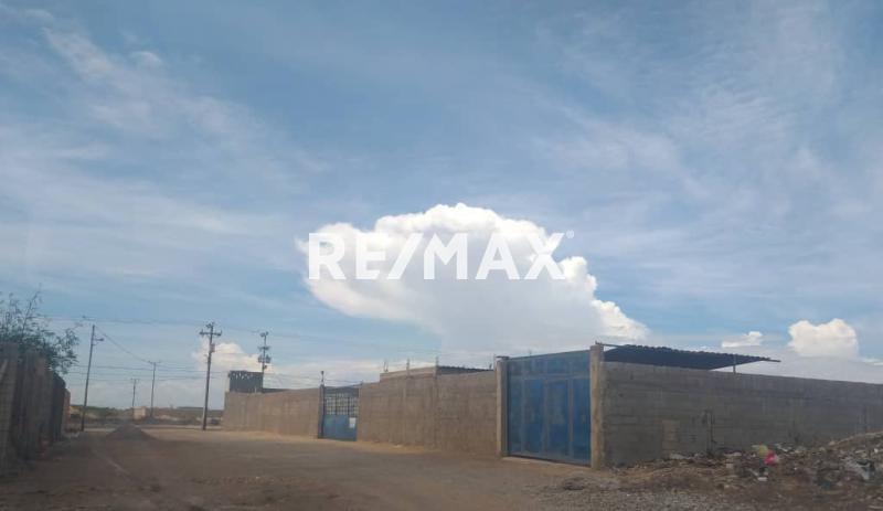 En Alquiler Local Industrial y Galpón Avenida Ollarvides, Puerta Maraven, Cardón, Falcón, 4154, VEN