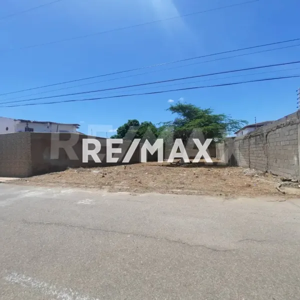 En Venta Terreno y Parcela Avenida los Caobos, Carirubana, Punto Fijo, Falcón, 4102, VEN