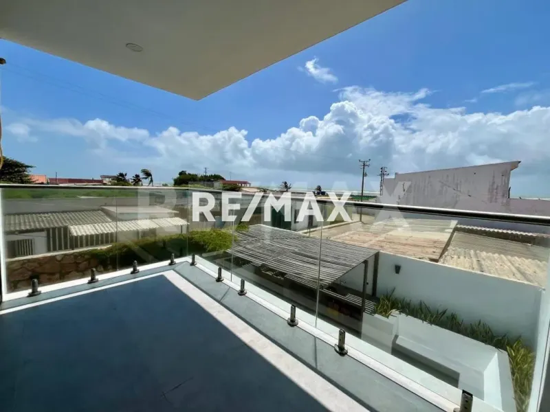 En Venta Casa o TownHouse Calle Aeropuerto, Adicora, Falcón, 4142, VEN