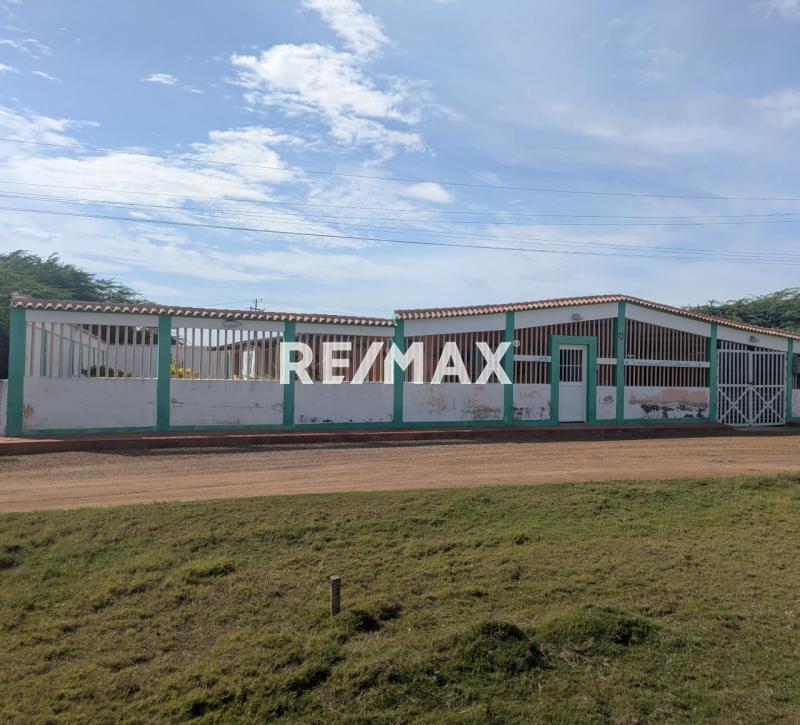 En Venta Casa o TownHouse Calle Aeropuerto, Adicora, Falcón, 4142, VEN