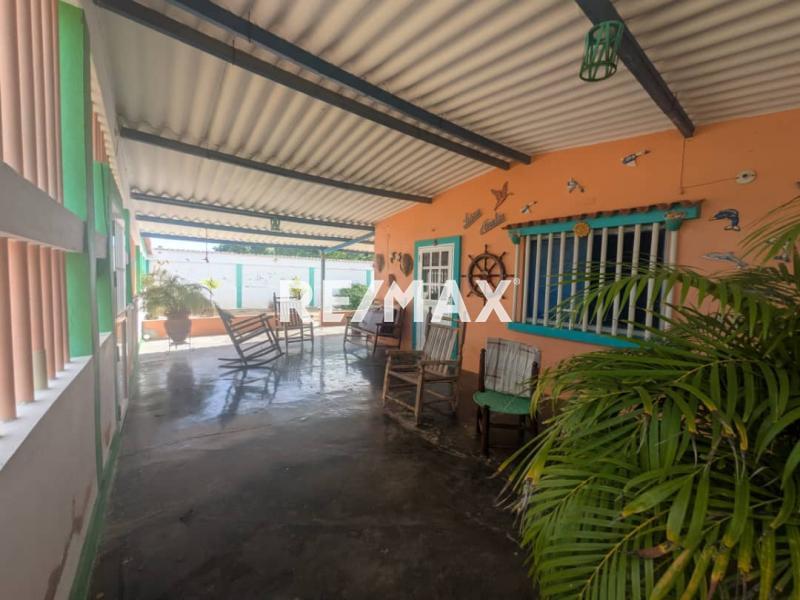 En Venta Casa o TownHouse Calle Aeropuerto, Adicora, Falcón, 4142, VEN