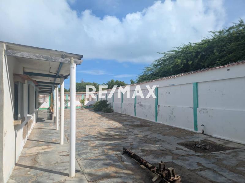 En Venta Casa o TownHouse Calle Aeropuerto, Adicora, Falcón, 4142, VEN