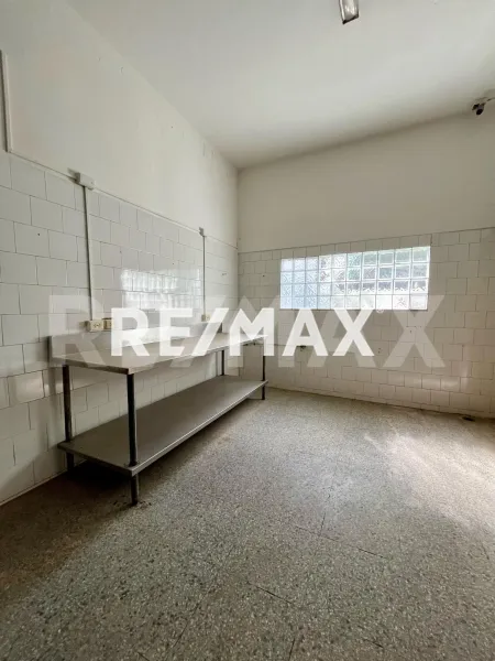 En Venta Local Industrial y Galpón Las Piedras, Punto Fijo, Falcón, 4102, VEN