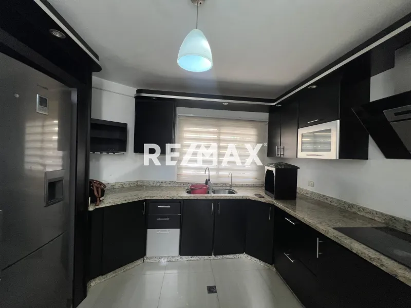 En Alquiler Casa o TownHouse PUERTA MARAVEN , VILLAS RORAIMA