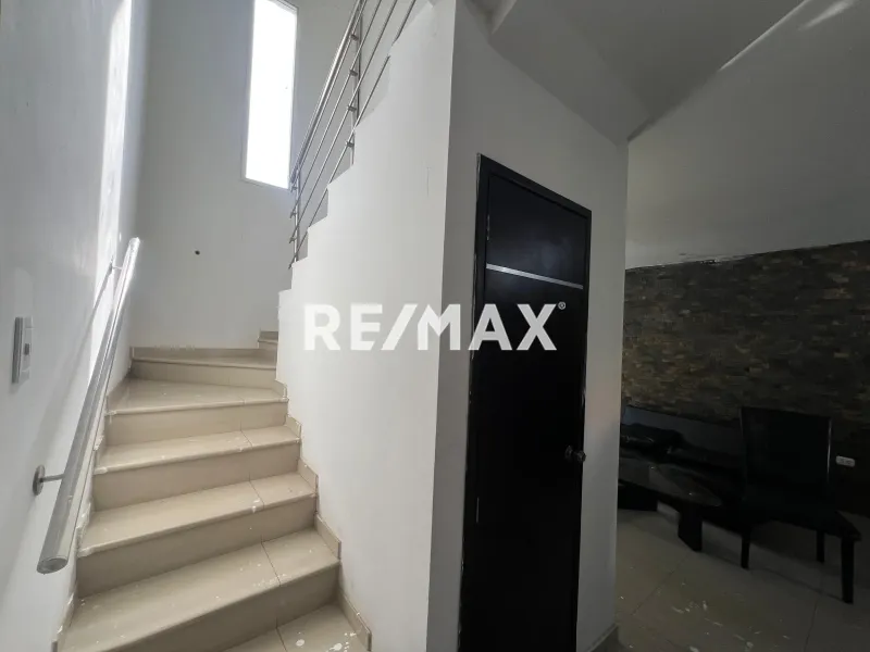 En Alquiler Casa o TownHouse PUERTA MARAVEN , VILLAS RORAIMA