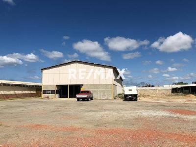 En Venta Local Industrial y Galpón Avenida 27 de Febrero, Caja de Agua, Punto Fijo, Falcón, 4102, VEN