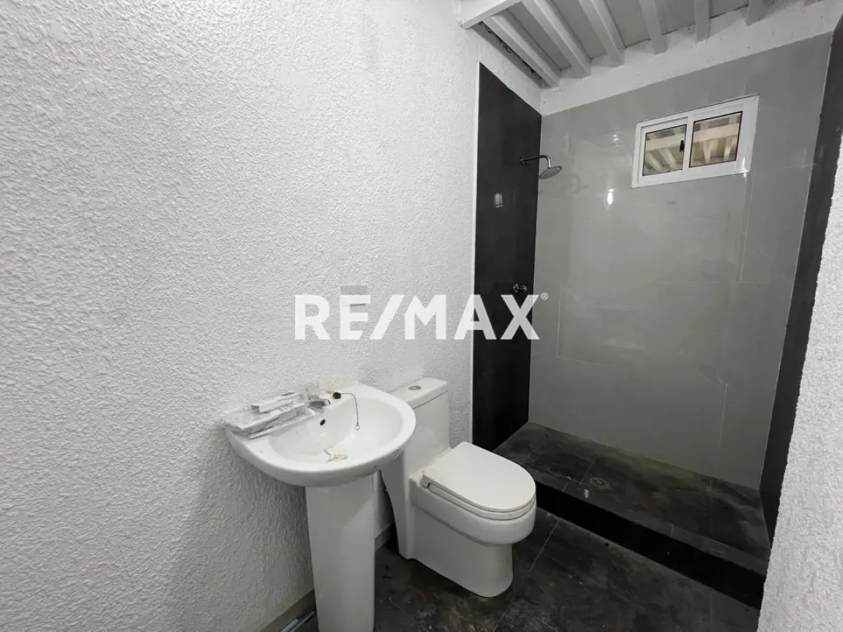 En Alquiler Local Comercial PUERTA MARAVEN AV. BACHILLER PEÑA