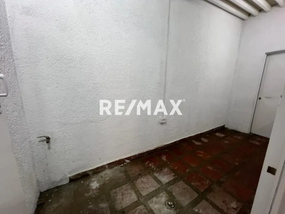 En Alquiler Local Comercial PUERTA MARAVEN AV. BACHILLER PEÑA