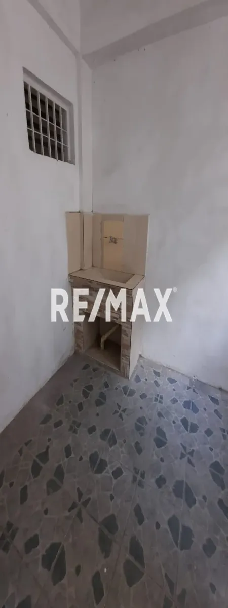 En Alquiler Local Comercial Calle Girardot, Centro, Punto Fijo, Falcón, 4102, VEN