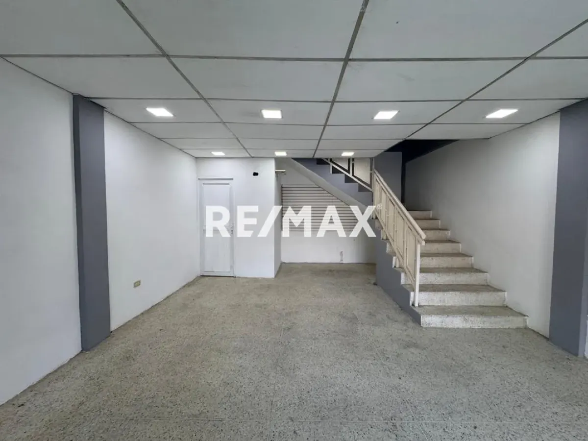 En Alquiler Local Comercial Avenida Ollarvides, Puerta Maraven, Cardón, Falcón, 4154, VEN