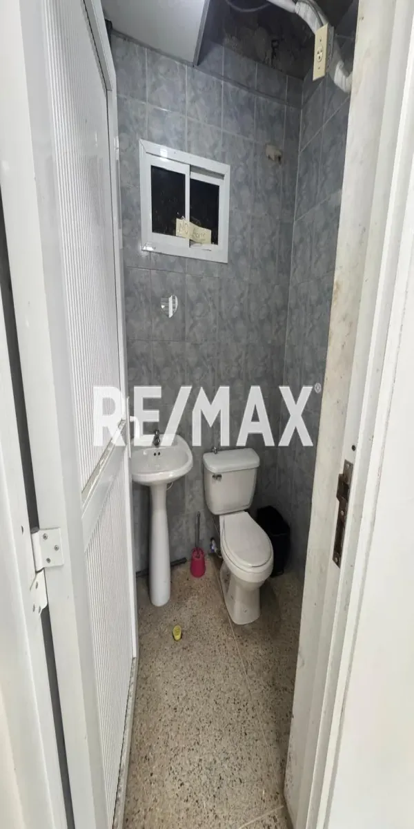 En Alquiler Local Comercial Avenida Ollarvides, Puerta Maraven, Cardón, Falcón, 4154, VEN