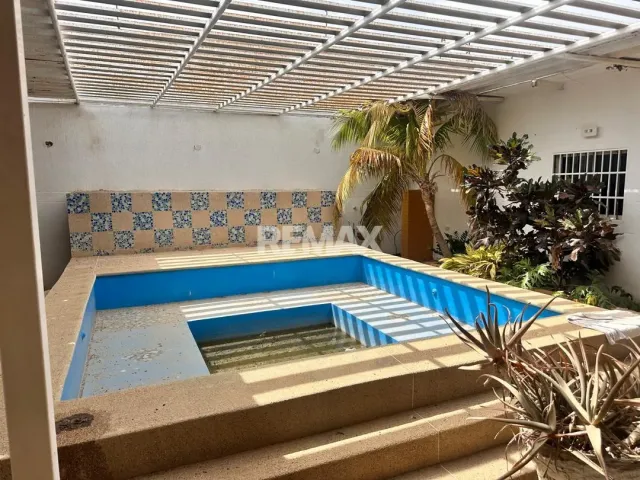 En Venta Casa o TownHouse Villa Marina, Falcón, VEN