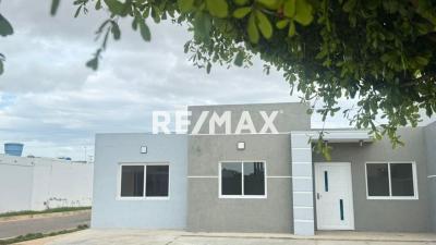 En Alquiler Casa o TownHouse Puerta Maraven, Cardón, Falcón, 4167, VEN