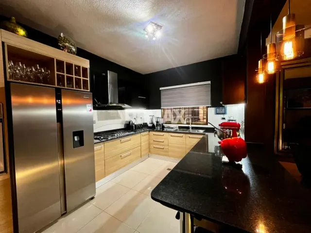 En Venta Casa o TownHouse Av.  Gral Riera. Puerta Maraven