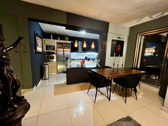 En Venta Casa o TownHouse Av.  Gral Riera. Puerta Maraven