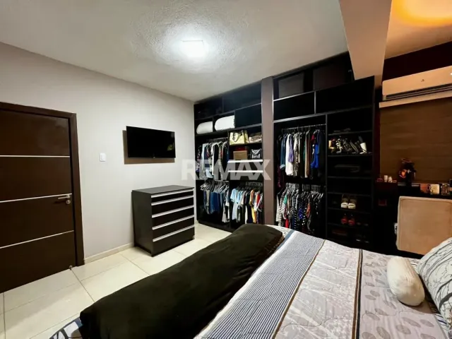 En Venta Casa o TownHouse Av.  Gral Riera. Puerta Maraven